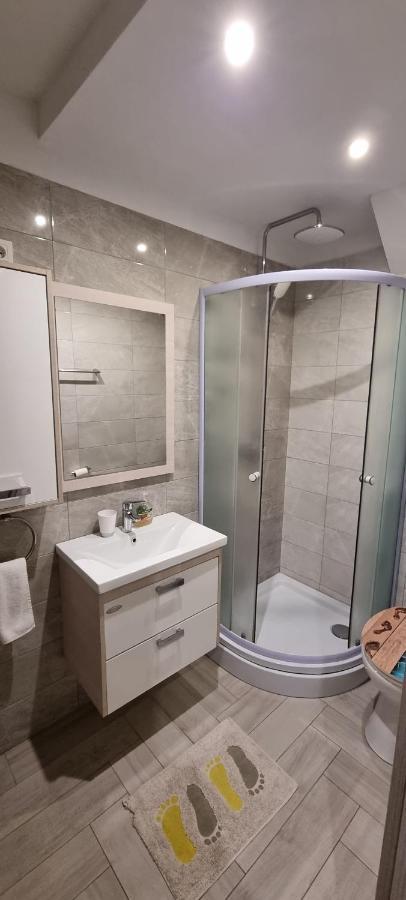 Apartmani Tatic Štinjan Exteriör bild